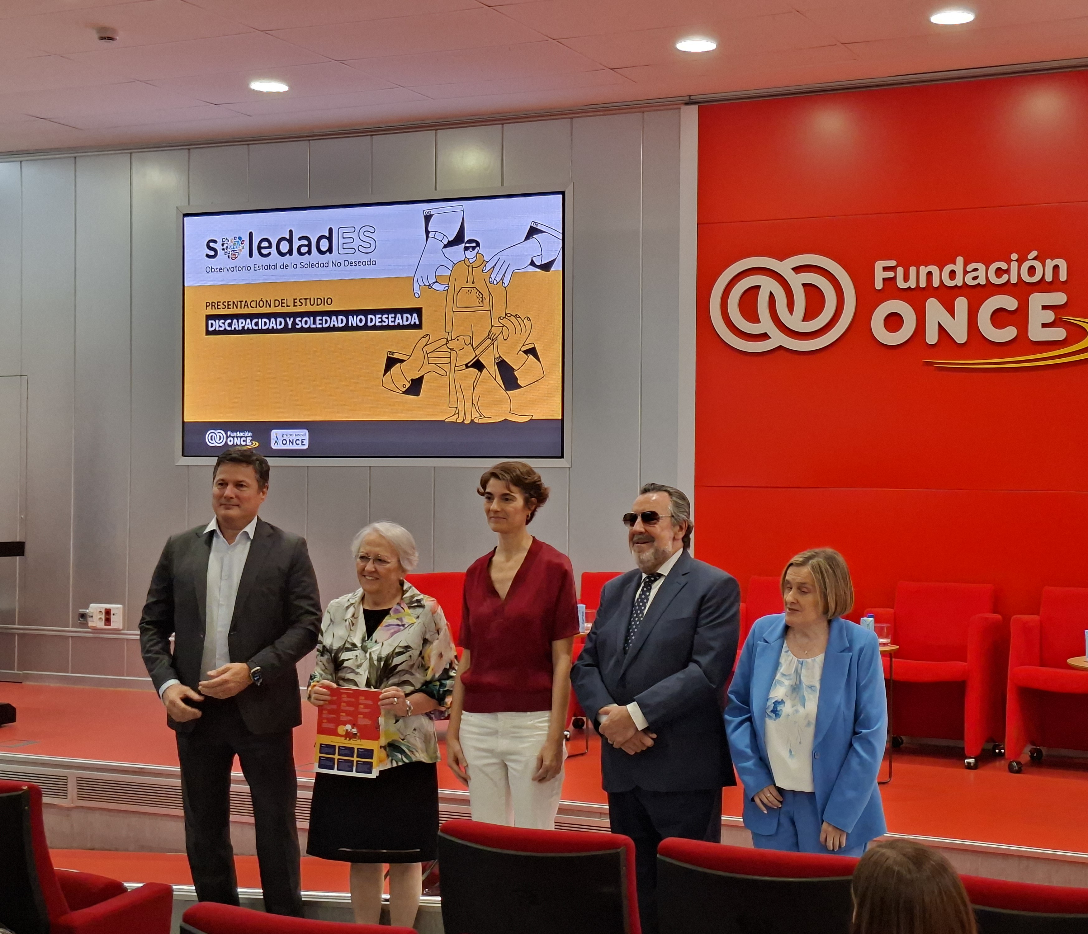 Directivos de la Once, la presidenta del Observatorio SoledadES y la Secretaria de Estado de Derechos Sociales en la presentación del Estudio