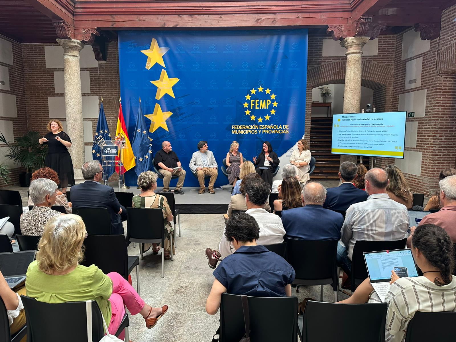 Mesa redonda en la presentación del decálogo