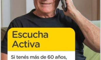 Señor hablando por teléfono