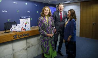  La consejera de Salud y Políticas Sociales, María Martín; la directora general de Dependencia, Discapacidad y Mayores, Ana Zuazo, y el presidente del Colegio Oficial de Farmacéuticos, Miguel Ángel García